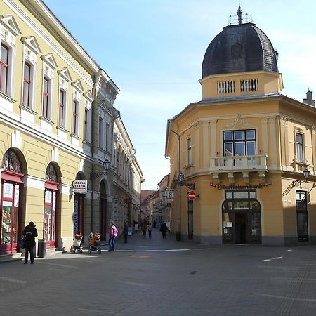 Appartamento Akos Apartman Eger Esterno foto