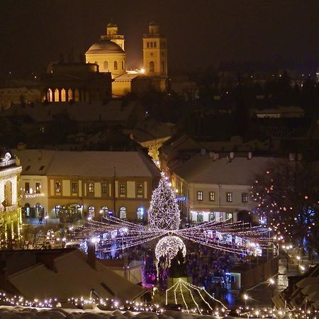 Appartamento Akos Apartman Eger Esterno foto