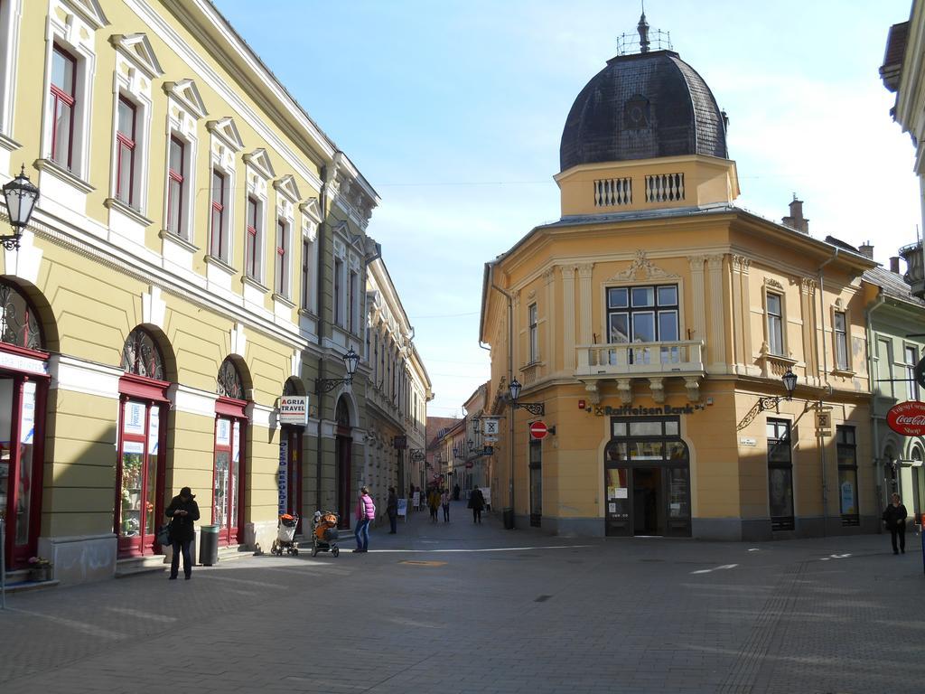 Appartamento Akos Apartman Eger Esterno foto