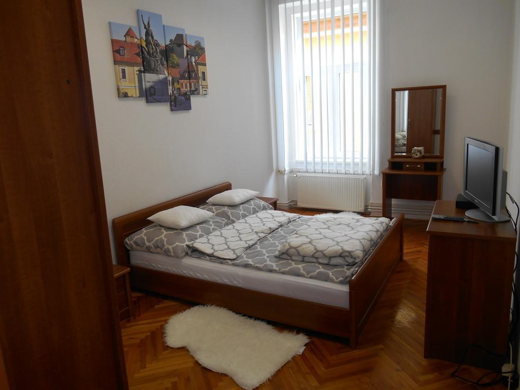 Appartamento Akos Apartman Eger Esterno foto