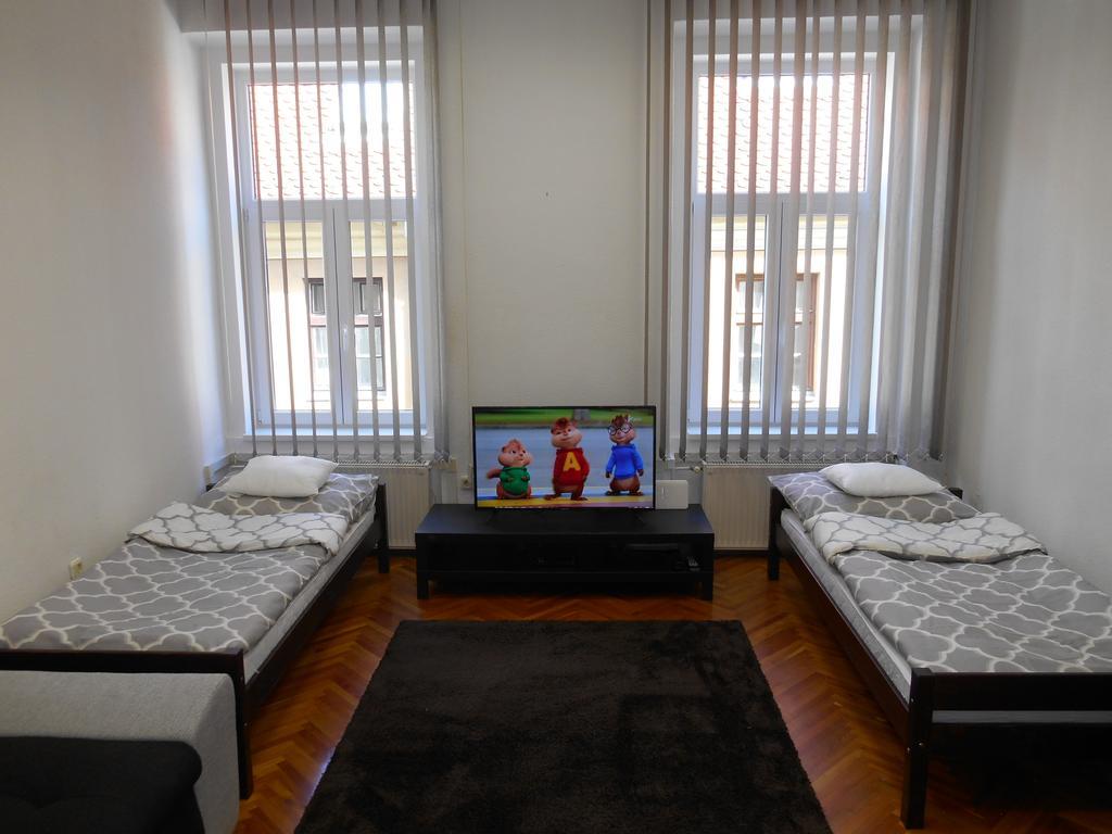 Appartamento Akos Apartman Eger Esterno foto