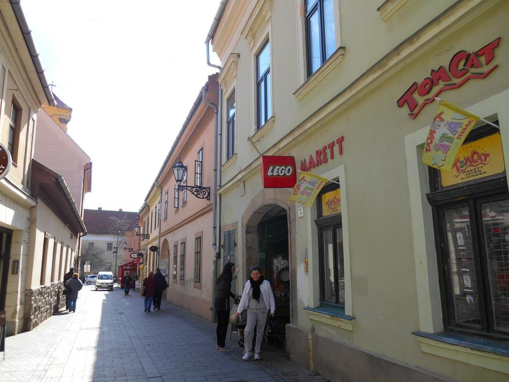Appartamento Akos Apartman Eger Esterno foto